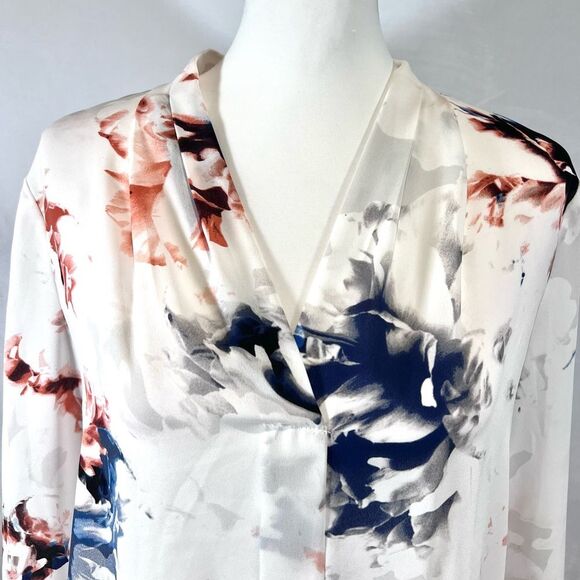 Vince Camuto beautiful long sleeve white abstract print blouse top size small - Picture 2 of 6